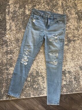American Eagle Outfitters Light Wash Distressed Skinny Jeans